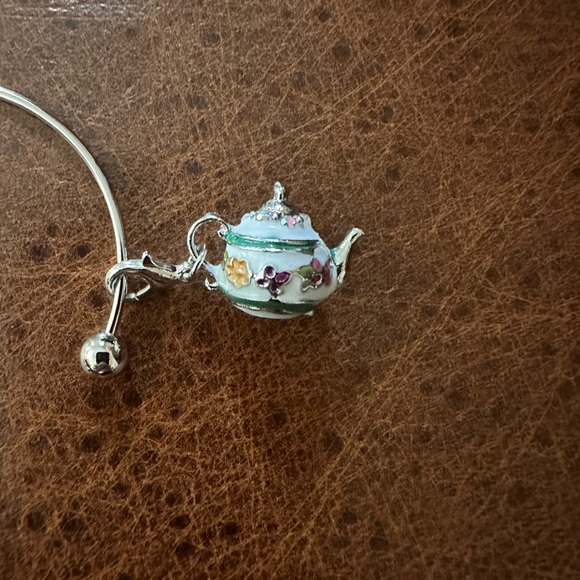 Bangle open style bracelet with teacup - Picture 7 of 8